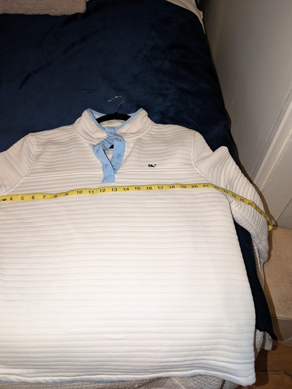 Vineyard Vines XL White Quilted Pullover with Light Blue Snap Trim - Picture 4 of 5